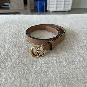 Women’s thin Gucci belt with double G buckle